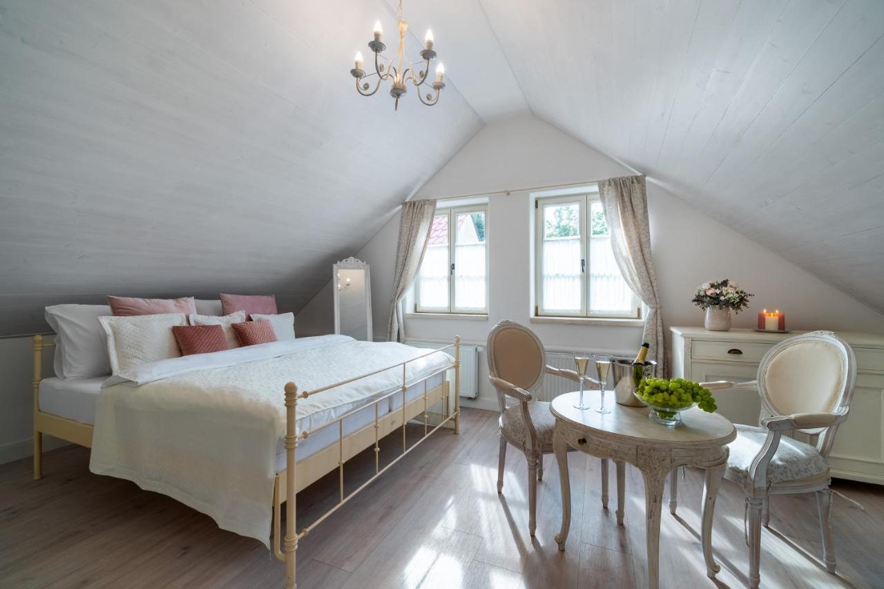 Boutique Hotel Soukenikuv Dum クトナー・ホラ エクステリア 写真